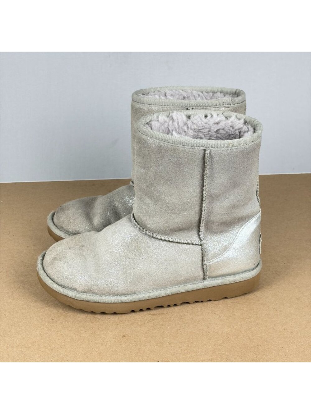UGG Classic Short II Shimmer Pull On Boots Kids Size 4 Silver Shearling Lined